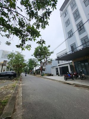 bán đất tặng nhà 3 tầng kiên cố đường lê thiện trị.làng đại học đà nẵng.vị tria siêu đắt địa.