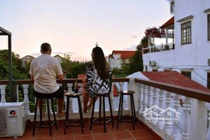 bán nhà đất tặng biệt thự - mới đẹp 210m2, 6pn - ngay trung tâm hội an