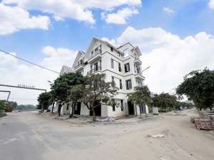 tôi cần bán lô đất nền khu đô thị vị trí đẹp ngay chợ hưng hoá phú thọ, diện tích 85m2