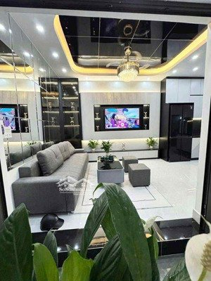 siêu hiếm hot, 2 mặt thoáng vĩnh viễn, gần phố , tiện ích đầy đủ,nhà mới cứng, thang máy 42m7t