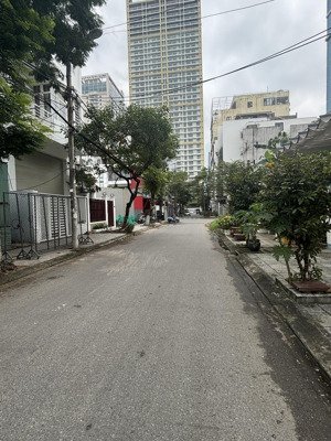 bán lô đất biển mặt tiền đường lê thước gần hồ nghinh, dt 90m2 ngang 5m