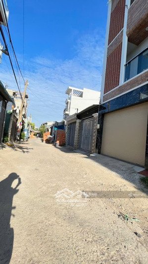 đất đường thông xe tải gần ngay ngã 4 ga- shr