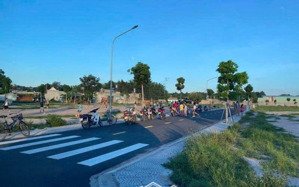 cần bán lô đất gần sân bay long thành-full thổ cư gần chợ -sổ sẵn giá 1ty3 thượng lượng-hỗ trợ bank