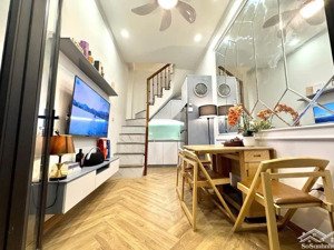 có 1 0 2 hiếm nhà bán giảng võ, 10m ra mặt đường, nhà mới đủ công năng, cần ga cát linh 18m*5t