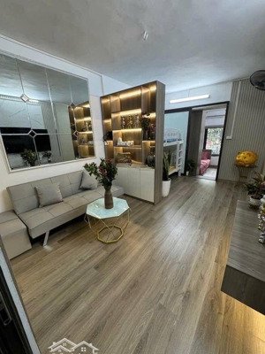 căn góc view thoáng 2 phòng ngủ sân chơi rộng gần đường