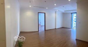 gia đình cần bán căn 3 phòng ngủ, ban công nam tại toà park 3 vinhomes times city.