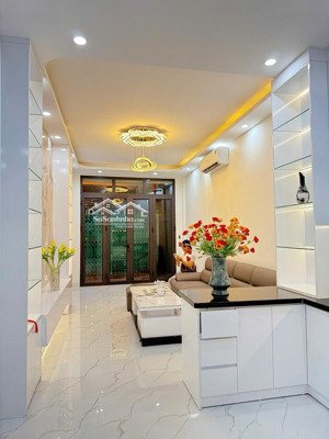 phân lô oto đỗ cửa, ngõ thông gần phố, nhà đẹp dân xây tặng full nt. dt 55m 4t mt3,7m giá 17,9tỷ