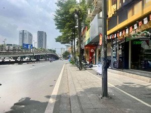 ngồi rung đùi ra tiền, mặt phố tây sơn