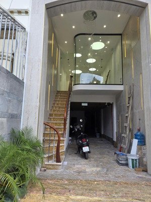 căn nhà tô vĩnh diện - cực phẩm phong cách indochin ô tô vào nhà 6 tầng thang máy mới kính koong