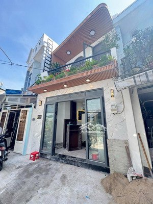 bán nhà đẹp 2 tầng 4.3x14m, 7.2 tỷ, mặt tiền kinh doanh hẻm 4m huỳnh tấn phát, q7 thông bùi văn ba