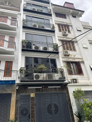 cho thuê nhà phân lô tại trung yên 10 . dt : 85 m * 4 tầng . mt : 5 m . chia phòng , ô tô tránh