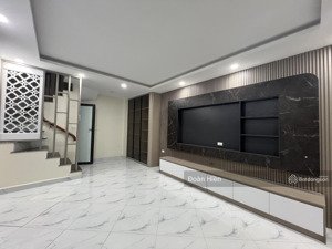 sang xịn! nhà đội cấn mới keng, thang máy nhập khẩu, mặt ngõ nông, 15m thẳng tắp ra phố, 40m2*6t