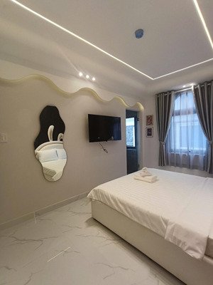 cho thuê khách sạn góc 2mt - 1hầm 6lầu - mới 100% bàn giao full nội thất