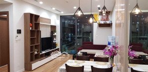 chính chủ cần bán chung cư golden park tower đường phạm văn bạch ngay công viên cầu giấy, giá tốt