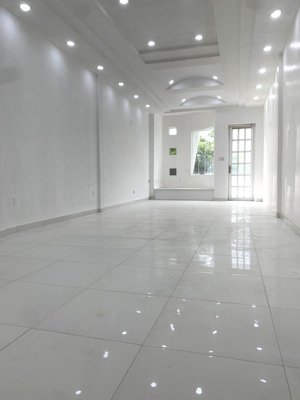 nhà cmt8 đẹp 8 x10 rất phù hợp ở+ mở cty - k/doanh + buôn bán gần bv. thống nhất gần ngã 4 b.hiền