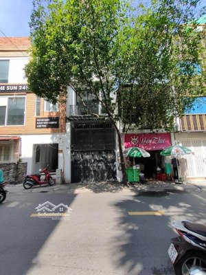 siêu vị trí,chủ cần bán nhà mặt tiền đường nguyễn văn thủ p.đakao quận 1.dt:4x14m2 giá 26 tỷ.