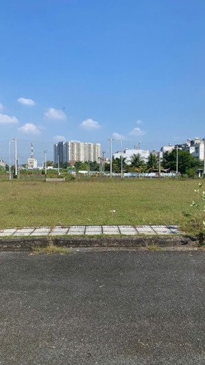 bán đất công ty bến thành đường nguyễn duy trinh q2 gần chợ phú hữu (200m2) 45 tr/m2 lh 