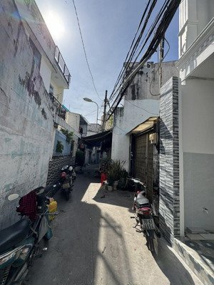 bán nhà hẻm rộng bình tiên,p.3,q.6,dt: 4 x 13 nhà xây 2 lầu 5 tỷ 95.