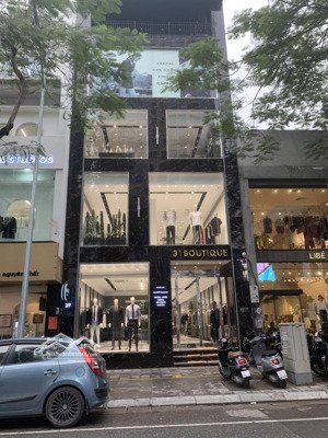 cho thuê nhà mp hàm long: 105m2 x 5 tầng, mt: 6,5m, nhà mới, thang máy, nguyên căn. lh: 