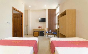 cho thuê khách sạn mặt tiền hồ nghinh . 5 tầng . thang máy