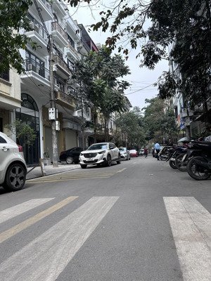 bán nhà plô oto tải tránh kđt đầm trấu có vỉa hè kdoanh hay vp quá đỉnh 53m 5tầng mt4,3m giá 15,6tỷ