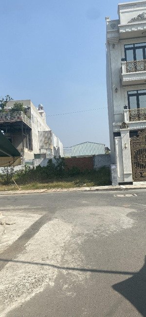 n lô đất mặt tiền ngay vĩnh lộc b gần ủy ban xã 81m2 ( 5,5 x 15 ) chỉ 4,x tỷ