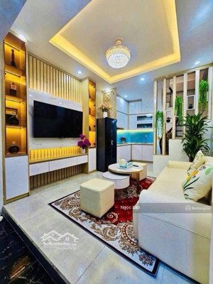 siêu phẩm hoàn kiếm 28 m* 5 tầng 3 ngủ- ngõ phố hồng hà thông rộng - nhà đẹp, full nội thất 5 sao .