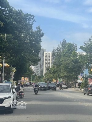 mt kinh doanh, kdc vinhome quận 9
phường long bình , đường 9a kdc phước thiện