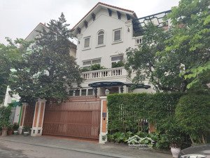 cho thuê biệt thự nguyễn văn lộc, dt:230m, 3 tầng, thông sàn, đủ điều hoà,phù hợp văn phòng công ty