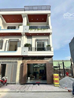 nhà 3 tầng đưa trước 790 triệu sang sổ