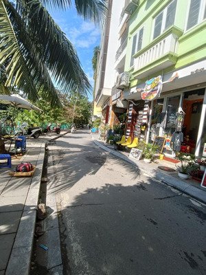 bán nhà mặt phố yên hoa,view hồ tây,vỉa hè kinh doanh,ô tô tránh,giá cực tốt 101m2 7 tầng 60 tỷ.