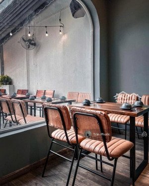 nhà mặt tiền số 130 lê lai phường bến thành quận 1 dt: 4.2x17m 1 trệt 1 lầu trống suốt