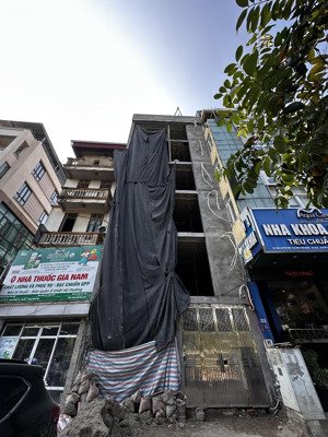 cần cho thuê 3 tầng, mặt sàn 50m2, mặt tiền hơn 6m2, nhà mặt đường nguyễn ngọc vũ, nhà xây mới