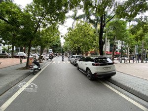 bán nhà phố lê văn lương 68m 5tầng mặt tiền rộng lô góc giá nhỉnh 24 tỷ.