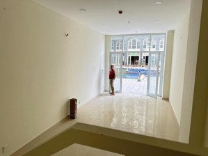 bán căn shophouse 83m2 mặt tiền hồ bơi cc dreamhome q8 cho thuê ngay 9tr
