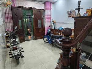 nhà sát mặt tiền đường số 42 tương lai mt đs6 4pn khép kín quận 2 cũ 8 tỷ