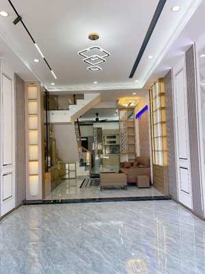 nhà đẹp nhất dự án kđt iconcentral 1trệt 2 lầu giá 5tỷ5, nhà mới tặng full nội thất