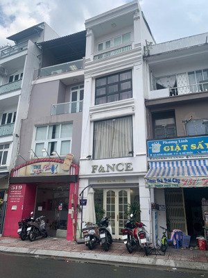 siêu phẩm vị trí đẹp giá rẻ - nhà mặt tiền đường huỳnh văn bánh phú nhuận (3,5x11m2) giá 10 tỷ