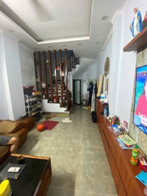 bán nhà riêng ngõ 32 lạc long quân - tây hồ - cách mặt phố 30m, ngõ thông có kd nhỏ 25m2, 5 tầng.