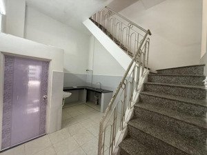 ôtô đỗ cửa tb giáp q10 - 20m ra mặt tiền- kế cv lê thị riêng - 44m2 - giá thương lượng.