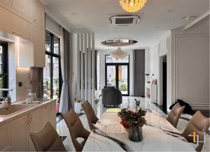 hẻm vip xe hơi phạm ngọc thạch . p6. quận 3. kc : 4 tầng ( 4 x 20m ) - vô ở ngay - giá 22 tỷ tl