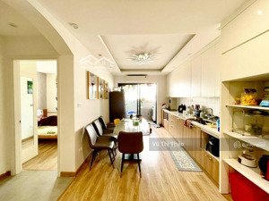 chính chủ bán nhà cc thang máy lê trọng tấn, 74m, 2pn, 2wc, phòng khách rộng, nhf đẹp, ở ngay