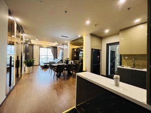 hàng hiếm: bán căn 2 ngủ tòa liễu giai tower, nhà đẹp, vị trí trung tâm