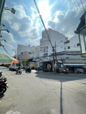 nhà bán mặt tiền nguyên hồng phuong 1 gò vấp