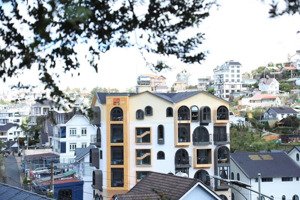 bán khách sạn 3 mặt tiền ,phường 3, tp. đà lạt 6 tầng 33 phòng đường 10m - dt: 343m - giá 42 tỷ