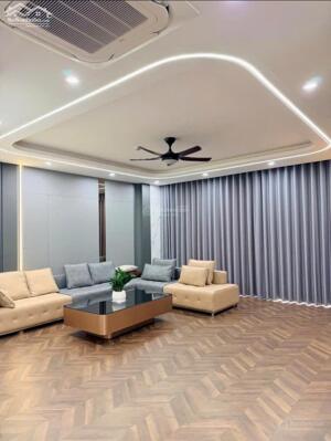 CC bán căn góc 3 ngủ tầng 16 full nội thất nhập khẩu cao cấp. Giá nhỉnh 11 tỷ (miễn trung gian)