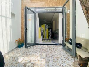 Nhà Phố Sân Rộng - Hiện Đại - Có Sẵn Nội Thất Giá 22 Triệu