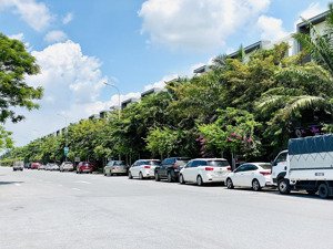 bán căn shophouse độc tôn 120m2 - centa riverside vsip từ sơn, bắc ninh chỉ hơn 50tr/m2