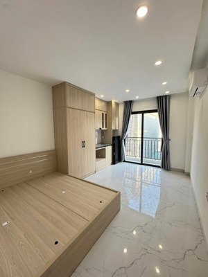 cho thuê gấp phòng trọ 25m2 mặt đường thái thịnh 1, ở được ngay, cho nuôi pet, ô tô đỗ cửa