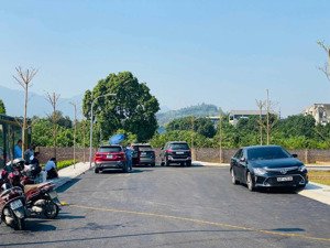 đất cổ đông cần bán gấp gần quốc lộ 32 giá chỉ hơn 2 tỷ